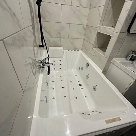 Studio Jaccuzzi A 2 Min Davignon Les Angles (Gard) Exterior foto