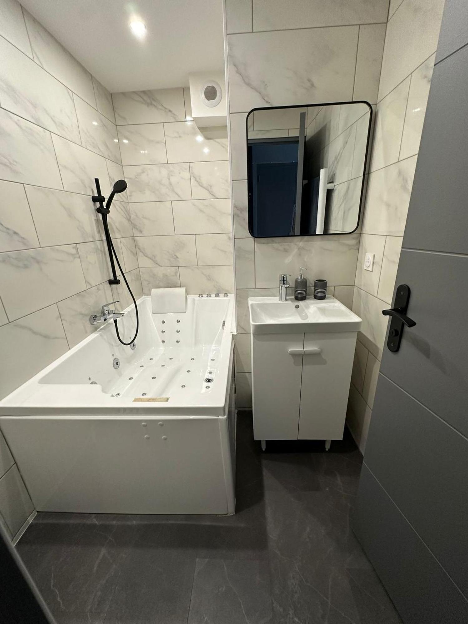 Studio Jaccuzzi A 2 Min Davignon Les Angles (Gard) Exterior foto