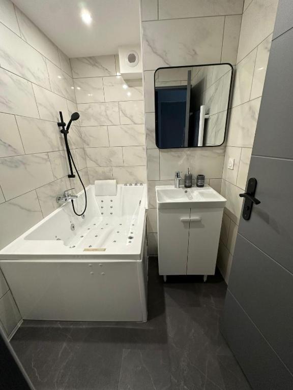 Studio Jaccuzzi A 2 Min Davignon Les Angles (Gard) Exterior foto