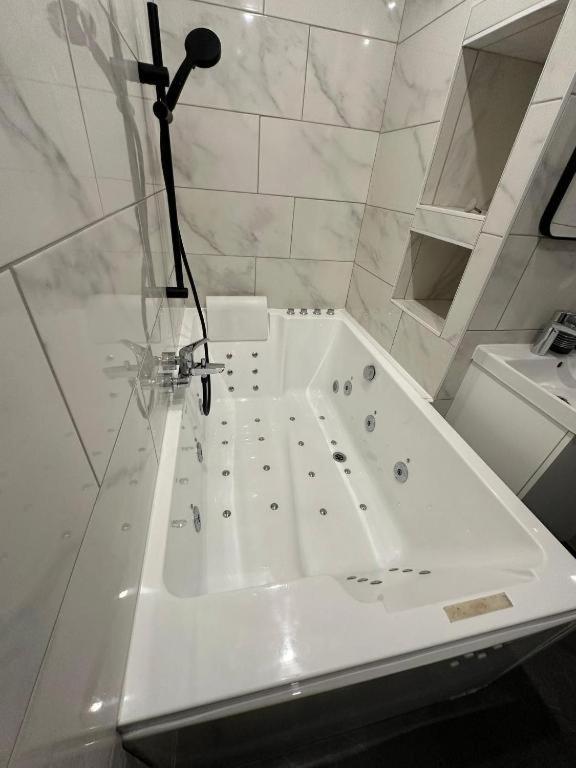 Studio Jaccuzzi A 2 Min Davignon Les Angles (Gard) Exterior foto